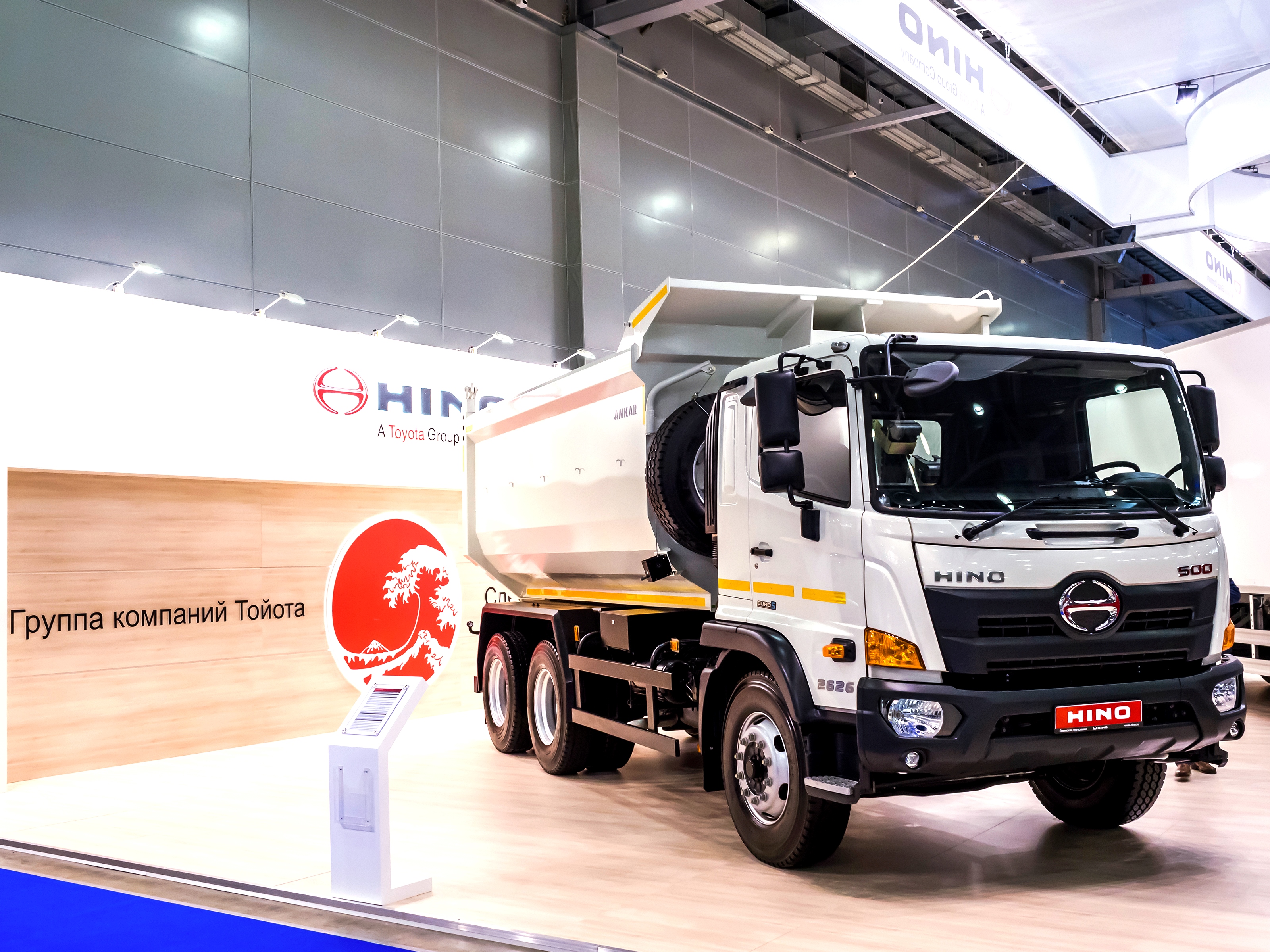 Автомобиль hino фото